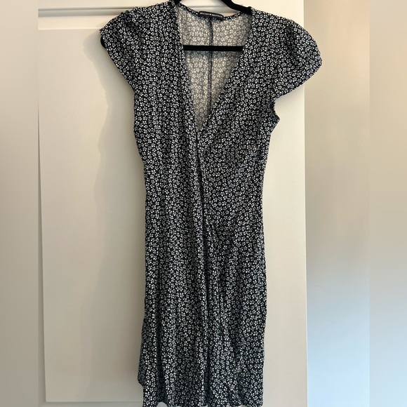 Brandy Melville floral navy wrap dress one size fits most- fits like a US XS/S - Picture 4 of 8
